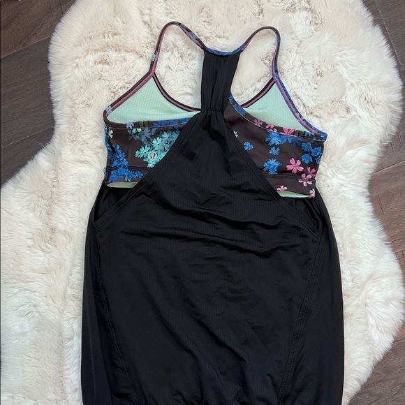 Lululemon Black and Blue/Pink Floral Workout Tank Size 4 - Picture 3 of 7